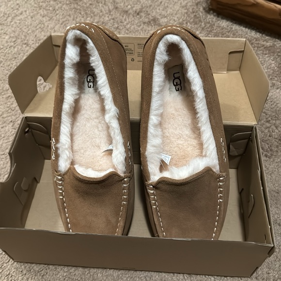 UGG new slippers - Picture 5 of 5